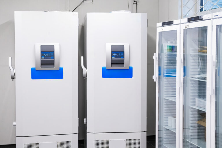 Industrieller Ultratiefkühlschrank für chemische und pharmazeutische Prozesse und Forschungen bis -86 °C